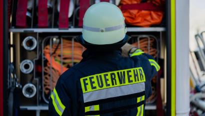 Symbolbild: Rolf Vennenbernd/dpa
Am Donnerstagabend rückte die Hofer Feuerwehr aus - es brannte in einem Wohnhaus.