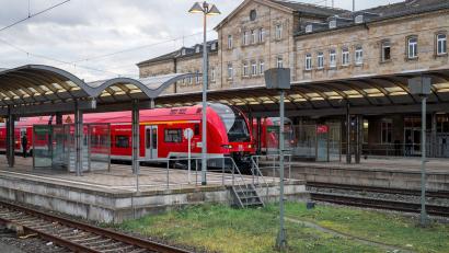 Bild: Daniel Vogl/dpa
Bamberg will seinen historischen Bahnhof im Zuge des Bahnausbaus sanieren und modernisieren. (Archivbild)