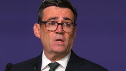Bild: Carl Court/Getty Images Pool/AP/dpa
Steht wegen seiner Aussagen zu den City-Bossen in der Kritik: Premierminister Burnham. (Archivbild)