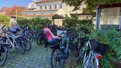 Bild: Gabi Schönberger
Die Stellplätze für Fahrräder am Weidener Bahnhof sind überfüllt und unsicher. Im kommenden Jahr soll endlich ein Neubau her.