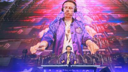 Bild: Robert Michael/dpa
Ende April 2027 erscheint das neue Album von Purple Disco Machine. (Archivbild)