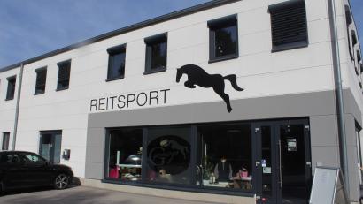 Bild: Jennifer Battaglia
Auf das Reitsportgeschäft "Genisys" in Hahnbach wurde am vergangenen Montag ein Raubüberfall begangen. Der mutmaßliche Täter konnte unmittelbar danach gefasst werden.