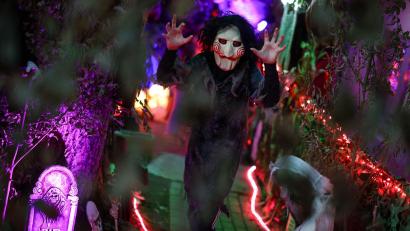 Bild: Christoph Reichwein/dpa
Das „Halloween-Haus“ im nordrhein-westfälischen Mettmann sorgt für Gänsehaut.