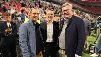 Bild: Christian Charisius/dpa
Philipp Lahm (l) wirbt für ein wertschätzendes Miteinander.