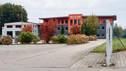 Bild: Gabi Schönberger
Das Areal der insolventen Lukas Anlagenbau steht vor dem Verkauf. Wenn die Gläubigerversammlung dem Anfang Dezember zustimmt.