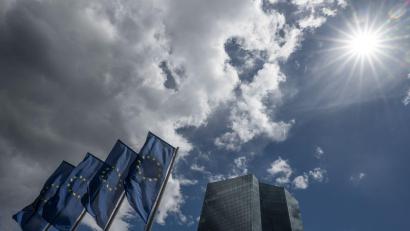 Bild: Boris Roessler/dpa
Die Inflation in der Eurozone steigt: Die Finanzmärkte erwarten fest eine Zinserhöhung der EZB. (Archivbild)