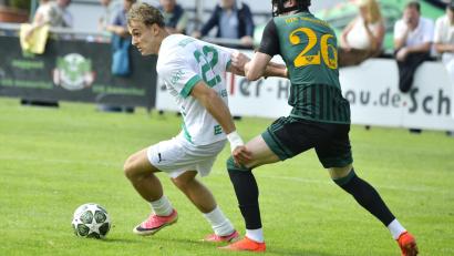 Bild: Hubert Ziegler
Volodymyr Kharabara (rechts) und die DJK Ammerthal verloren am Samstag gegen den TSV Neudrossenfeld mit 1:2.