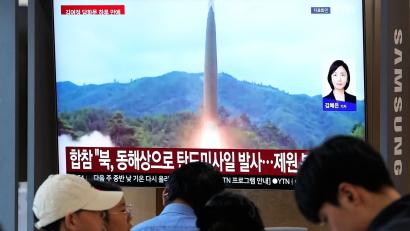 Bild: Ahn Young-joon/AP/dpa
Nordkorea hat erneut eine ballistische Rakete abgefeuert.