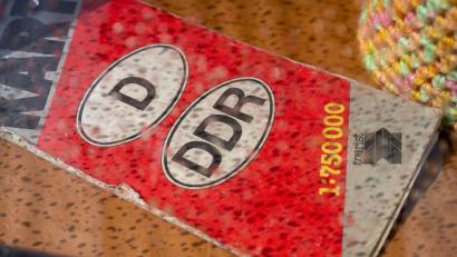 Bild: Stefan Sauer/dpa
Das ist lange her: Die alte Landkarte ist längst passé. (Archivbild)