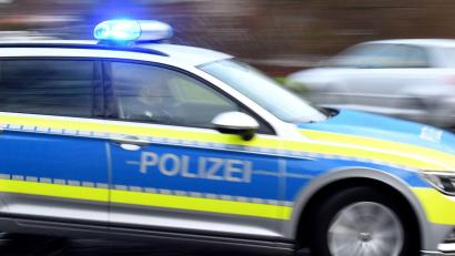Symbolbild: Carsten Rehder/dpa
Bei der Unfallaufnahme stellte die Polizei fest, dass der 75-Jährige unter Alkoholeinfluss stand.