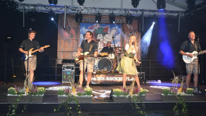 Bild: Josef Rosner
Am Samstagabend spielte die Band "Rock-Zipfl" beim Jubiläumsfest der Feuerwehr Höflas.