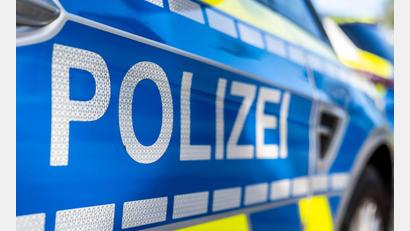 Bild: David Inderlied/dpa
Ein 74-jähriger Motorradfahrer ist bei einem Unfall nahe Pfofeld im Landkreis Weißenburg-Gunzenhausen tödlich verletzt worden. (Symbolbild)