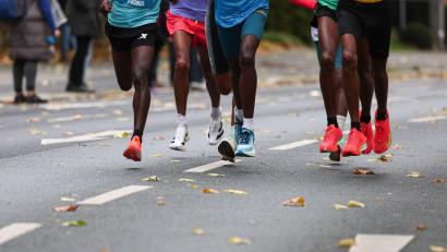 Bild: Hannes P. Albert/dpa
Sowohl bei den Männern als auch den Frauen gab es beim Kölner Marathon kenianische Siege und Streckenrekorde. (Archiv)