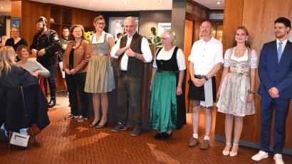Bild: Renate Gradl
Die Katholische Theatergruppe Grafenwöhr hat an vier Abenden im Hotel "Zum Stichn" das Krimitheater „Der Hirsch auf der Pirsch“ aufgeführt, während die Gäste ein Vier-Gänge-Menü serviert bekamen.