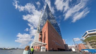 Bild: Markus Scholz/dpa
Von Montag an kostet ein Besuch der Elbphilharmonie-Plaza fünf Euro pro Person.