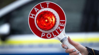 Symbolbild: Soeren Stache/dpa
Redakteurin Eva Kreuzer war sehr nervös, als sie zum ersten Mal von der Polizei angehalten wurde.
