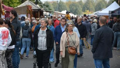 Bild: Josef Rosner [Josef Rosner] (ROSNER.JOSEF@T-ONLINE.DE)
Tausende von Besuchern zogen auf dem 23. Kartoffelfest durch die Budenstraßen.