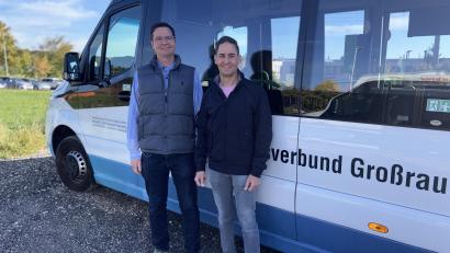 Bild: Joachim Gebhardt
Sie treiben die Elektrifizierung im ÖPNV durch große Investitionen stark voran: Jörg (links) und Stefan Bruckner vom Verkehrsunternehmen.