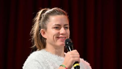 Bild: Soeren Stache/dpa
Florentina Holzinger gilt längst als Star in der Theaterwelt. (Archivbild)