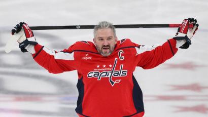 Bild: Nick Wass/AP/dpa
Das Karriereende steht fest: Alexander Owetschkin geht in Eishockey-Rente. (Archivbild)