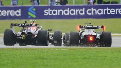 Bild: Aijaz Rahi/AP/dpa
Wehe, wenn ein Formel-1-Auto plötzlich nur noch 20 km/h fährt.