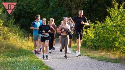 Bild: Bastian Müller
Die beiden Gründerinnen der Lauf gruppe Prosecco Pace sind diesen Sommer mit ihren Community Runs ganz unerwartet von null auf hundert durchgestartet.