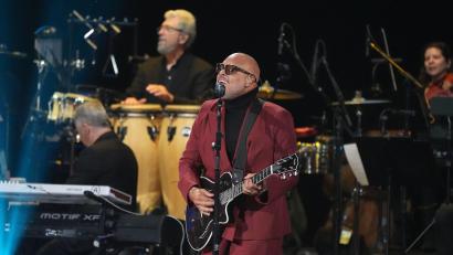 Bild: Chris Pizzello/Invision/dpa
Weil es bei früheren Auftritten Solidaritätsbekundungen für Israel gab, darf der US-Gospelmusiker Israel Houghton Ende Oktober nicht in Indonesien auftreten. (Archivbild)