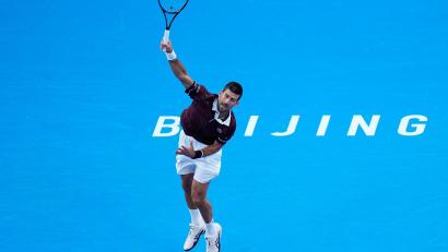 Bild: Andy Wong/AP/dpa
Novak Djokovic gewinnt das Finale in Peking.