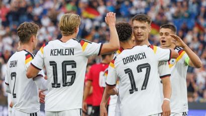 Bild: Friso Gentsch/dpa
Die deutsche U21 jubelt über das EM-Ticket.