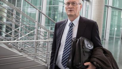 Bild: Michael Kappeler/dpa
Gegen Hanning wird unter anderem wegen des Verdachts auf landesverräterische Ausspähung und geheimdienstliche Agententätigkeit ermittelt. (Archivbild)