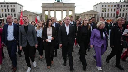 Bild: Kay Nietfeld/dpa
SPD-Fraktion zu spontaner Aktion anlässlich konstituierenden Landtagssitzung Sachsen-Anhalt