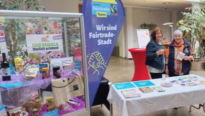 Bild: szl
In der Fair-Trade-Woche gibt es verschiedene Angebote, um auf faire Produkte hinzuweisen. In der Sparkasse in Kemnath gab es kürzlich etwa eine Kaffee-Verkostung.