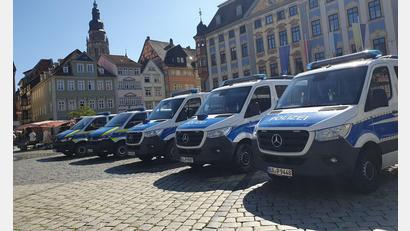 Bild: Pia Bayer/dpa
Die Polizei ist weiter auf der Suche nach Beweismitteln. (Archivbild)