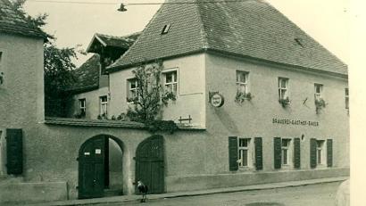 Archivbild: mab
Der alte Brauereigasthof in Schwarzenfeld zu seinen besten Zeiten.