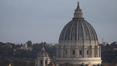 Bild: Marijan Murat/dpa
Michelangelo (1475-1564) ist eng mit dem Vatikan verbunden. Papst Julius II. beauftragte ihn 1508 mit der Ausmalung der Decke der Sixtinischen Kapelle. Später übernahm Michelangelo die architektonische Leitung des Petersdoms. (Archivfoto)
