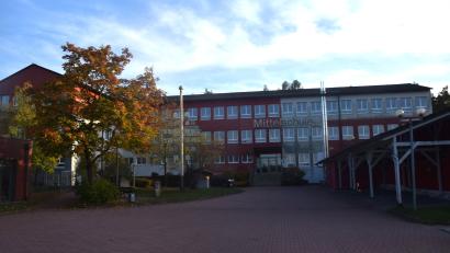Bild: Ernst Frischholz
Schülerinnen und Schüler aus Altenstadt/WN, Parkstein und Kirchendemenreuth besuchen die Mittelschule. Die Gemeinde legte die Gebäudemiete für den Schulverband neu fest.