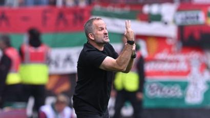 Bild: David Inderlied/dpa
Wird gegen den FC Bayern taktisch ziemlich gefordert sein: Augsburg-Coach Baum. (Archivbild)