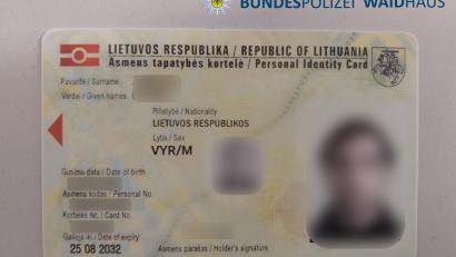 Symbolbild: Bundespolizei
Bei Kontrollen in Waidhaus hat die Bundespolizei drei unerlaubte Einreisen verhindert, dabei entdeckten sie unter anderem gefälschte Ausweise.