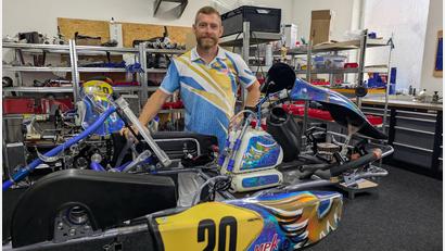 Bild: Paul Zrenner
In Waldsassen hat sich die Firma MPK-Motorsport etabliert. Marcel Nowak (Bild) und seine Familie haben ganz bewusst die nördliche Oberpfalz als Sitz der Firma gewählt.