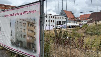 Bild: Petra Hartl
Am Donnerstag war Projektstart für den Spitalgraben. Hier entsteht bis zum Sommer 2028 der Neubau der Wohnungsbau Siedlungswerk Werkvolk eG auf dem Gelände des ehemaligen Bürgerspitals in Amberg.