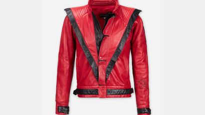 Bild: ---/Courtesy of Julien's Auctions/dpa
Die ikonische „Thriller“-Jacke könnte einen Rekordpreis erzielen. (Handout)