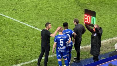Bild: Marcus Schädlich
Trainer Michael Köllner (links) steht mit Blau-Weiß Linz an der Spitze der 2. österreichischen Fußball-Liga.