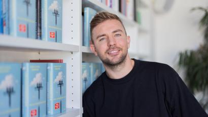 Bild: Rolf Vennenbernd/dpa
Fußball-Weltmeister Christoph Kramer sammelt seit 1999 kleine Monster auf Karten.