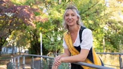 Bild: Gabi Schönberger
Seit dem 13. September darf sich Ramona Spitzner als bayerische Honigkönigin bezeichnen.