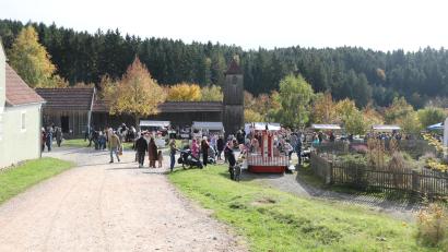 Bild: Foto Eva Gröninger
Der Kirchweihmarkt im Freilandmuseum Oberpfalz im Jahr 2025.
