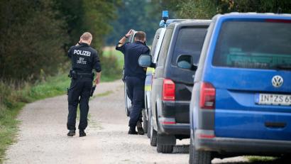 Bild: Peter Kneffel/dpa
Die Suche nach dem Tier soll weitergehen - obwohl bisher keine Spuren gefunden wurden.