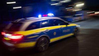 Bild: Marijan Murat/dpa
Die Polizei verfolgte den Motorradfahrer durch ein Industriegebiet. (Symbolbild)