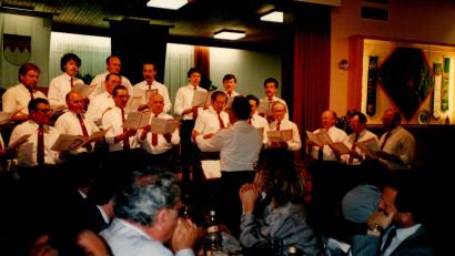 Archivbild: Archiv MGV Fürnried
Der Männergesangverein Fürnried und Umgebung aus dem Jahr 1989 hatte fast doppelt so viele Sänger.