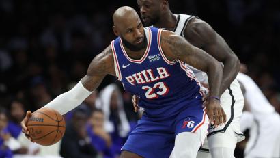 Bild: Pamela Smith/FR172156 AP/AP/dpa
LeBron James erzielte bei seinem Debüt für die Philadelphia 76ers in 18 Minuten Spielzeit zehn Punkte.