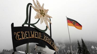 Bild: picture alliance / dpa
Ein 23 Jahre alter Rekrut der Mittenwalder Gebirgsjäger ist wenige Tage nach Dienstantritt gestorben. (Archivbild).